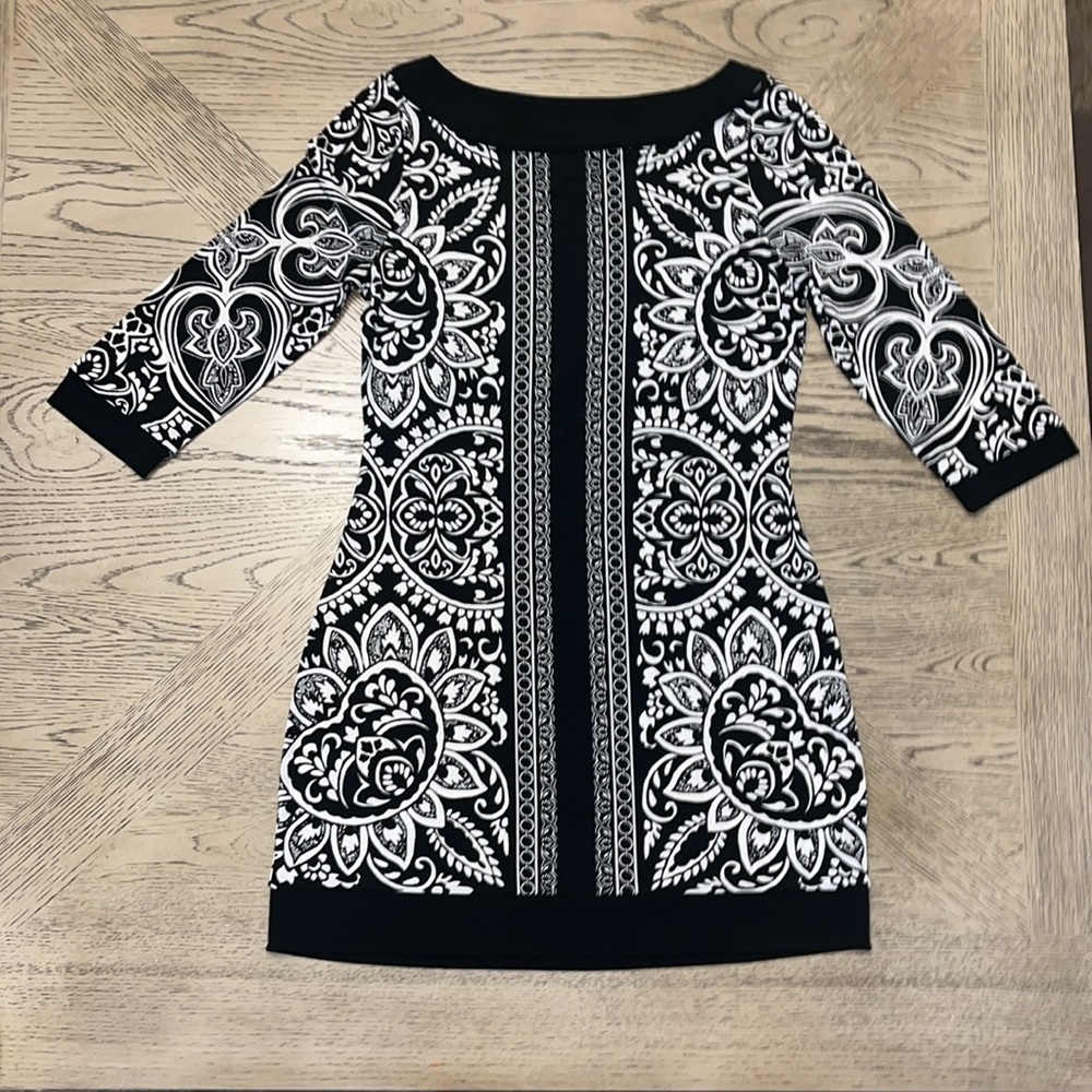 EXPRESS Black White‎ Floral Print 3/4 Sleeve Shift Dress Women's Size Small